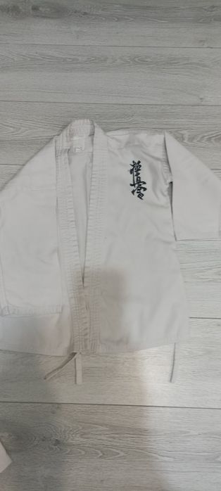 Продам кимоно с нашивкой