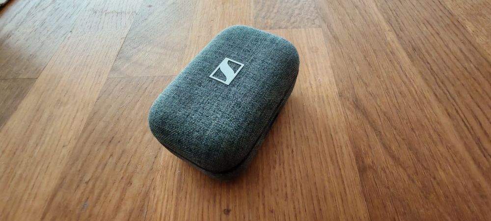 Cutie încărcare + casca stânga funcțională BONUS