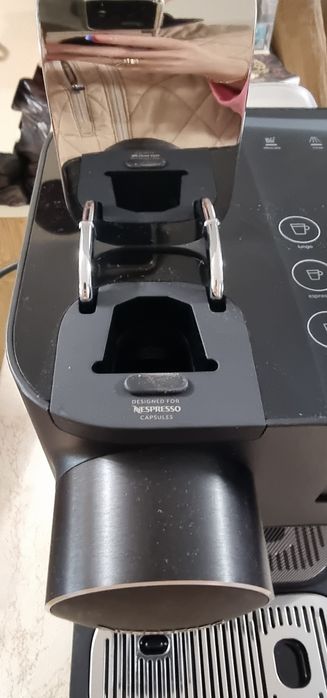 Кафемашина Delonghi Gran Lattissima с транспортен дефект