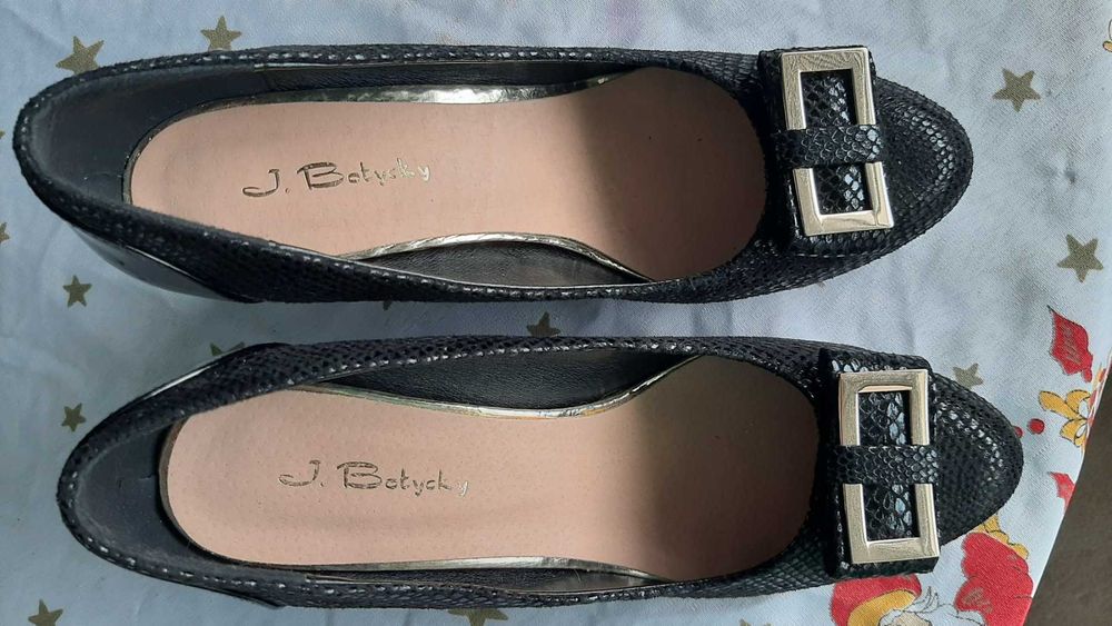 Официални черни обувки на чешката фирма "Ботички"