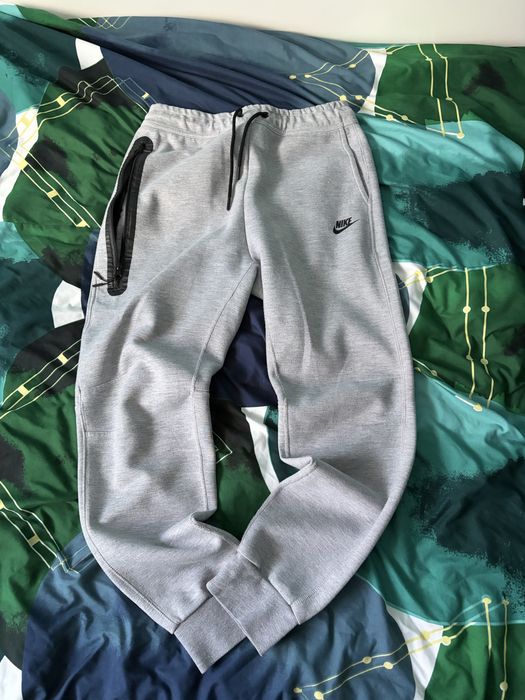 Pantaloni nike tech