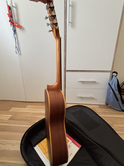 Китара Ortega R121 1/2 + подплатен оригинален калъф