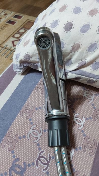 Смеситель в на кухню и туалет