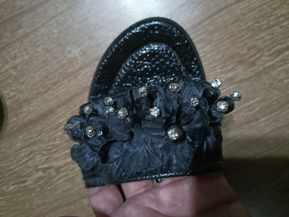 Двое шлёпок размер 40 и 37