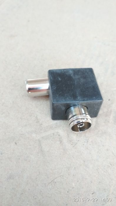 Угловой штекер