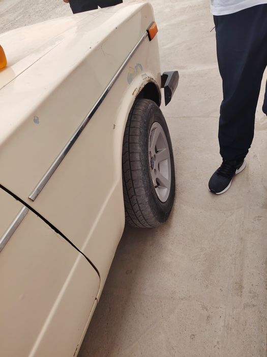 Автомабил транспорт