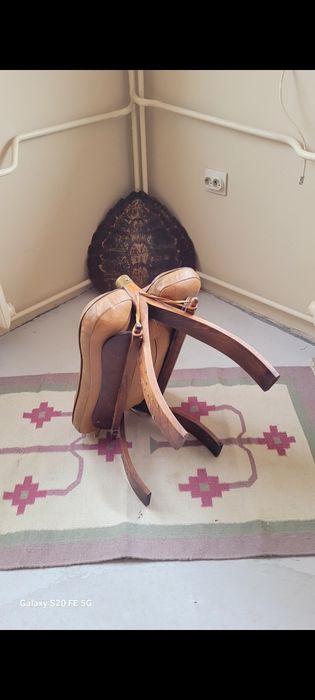 Стол,табуретка камилски седло