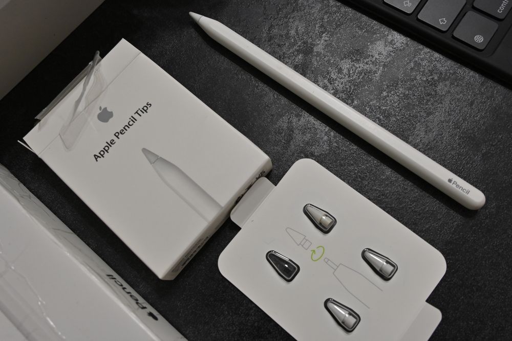 Set complet iPad Pro 12.9" M2 (Gen 6) 256GB cu Apple Magic Keyboard si Apple Pencil Gen 2