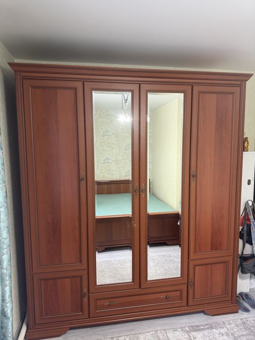Продам кровать и шифоньер (без матраса)