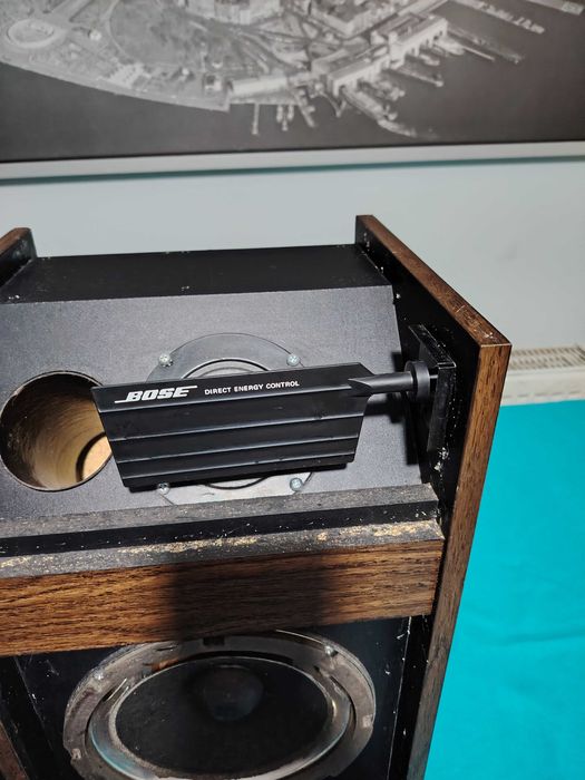 BOSE model 301 boxe cu Defect la difuzoare este ruptă garnitura