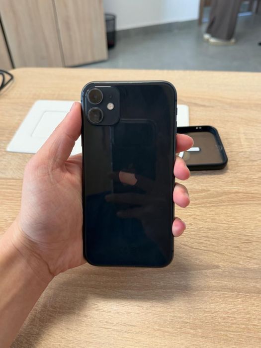 Продам IPHONE 11 в хорошем состоянии