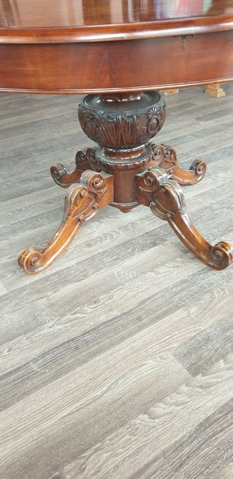 Masa si scaune lemn sculptat