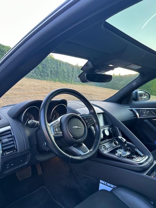 Jaguar F-type P300 R dynamic proprietar