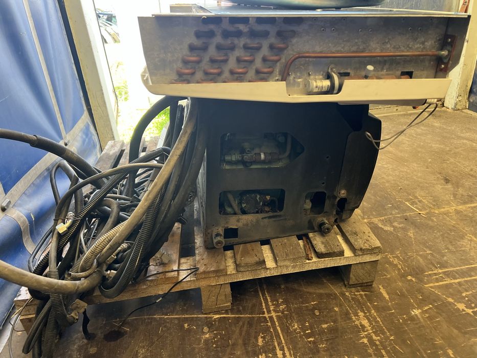 Хладилен Агрегат CARIER -   XARIOS 600 12/220V