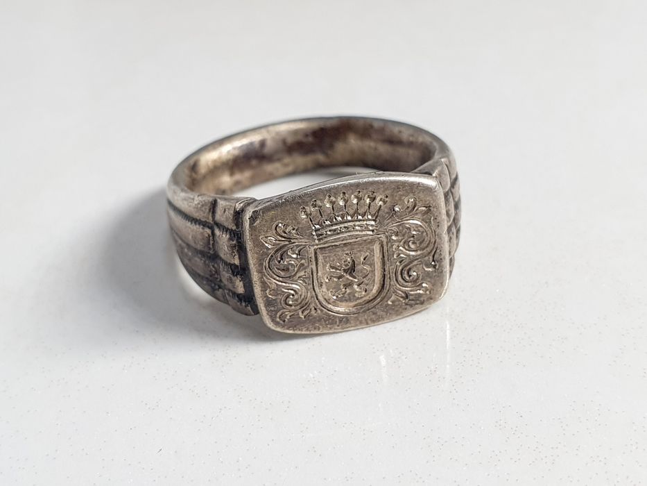 Inel bărbătesc heraldic din argint – 10,22 g
