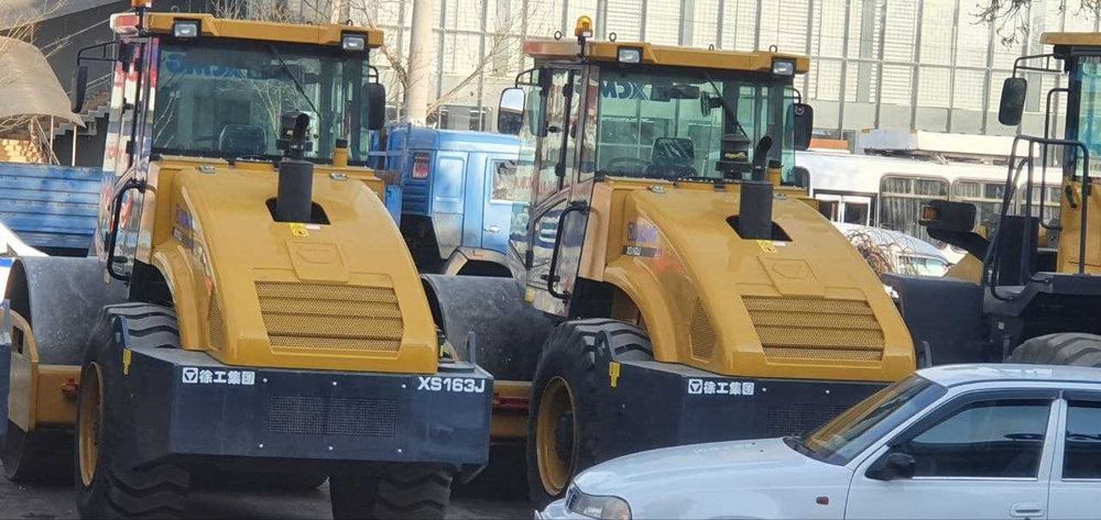 В ЛИЗИНГ - одновальцовый вибро-каток XCMG XS163J