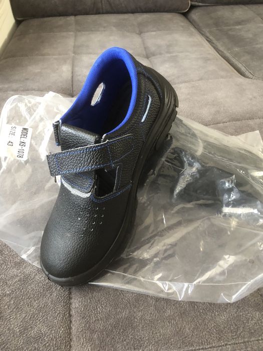 Продам спец обувь Сандали