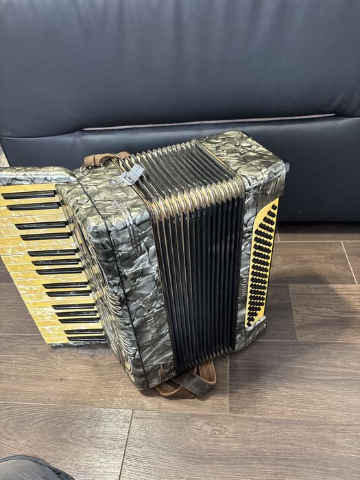 Vand acordeon Hohner Verdi 2 cu 80 de basi