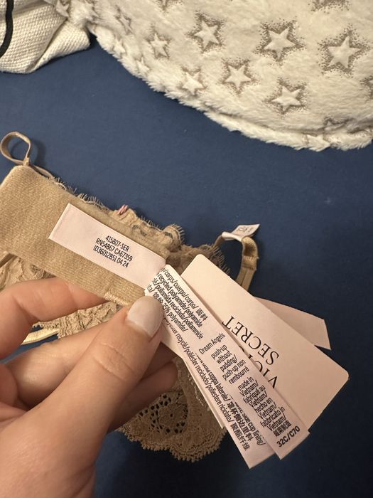 Sutien Victoria Secret nou cu eticheta marime S(32C)