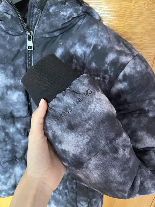 calvin klein tie dye зимно яке за ски или много ниски температури