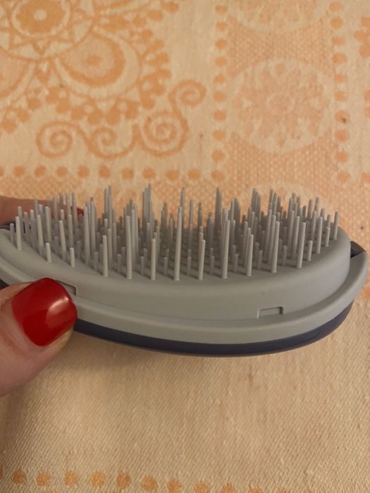 Четки за коса нови