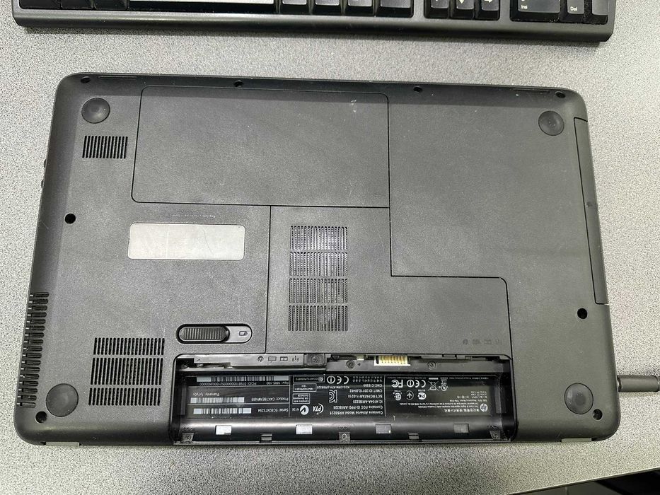 Laptop hp amd radeon de culoare gri