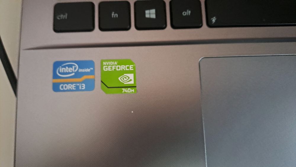 Лаптоп Asus x550v