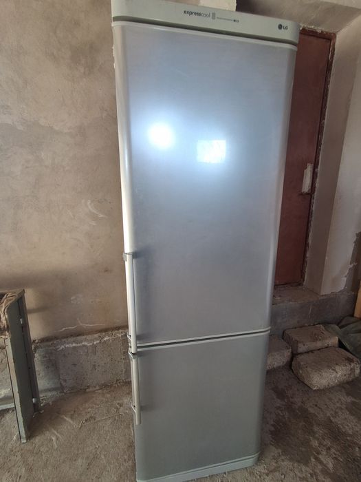 Холодилник в отличном состояние