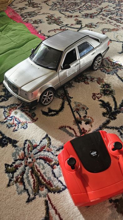 Машинка 124 мерседес