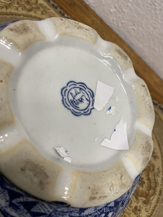 Английска порцеланова кашпа с маркировка