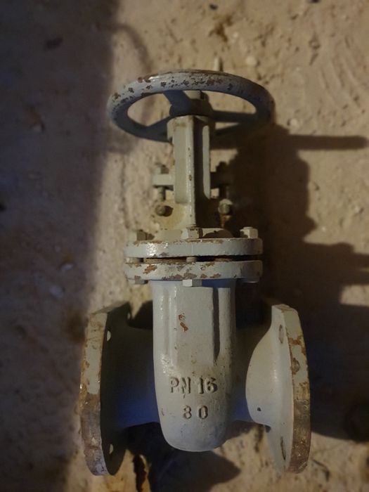 Задвижки новый бу