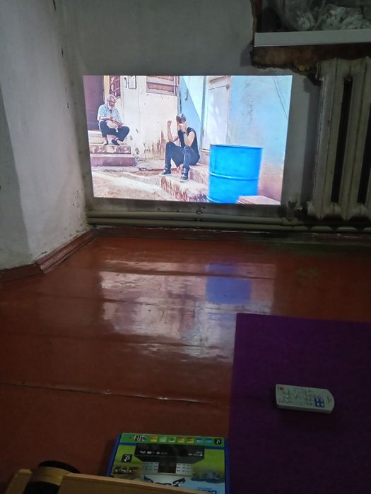 Проектор. Лед проектор для домашнего кинотеатра..