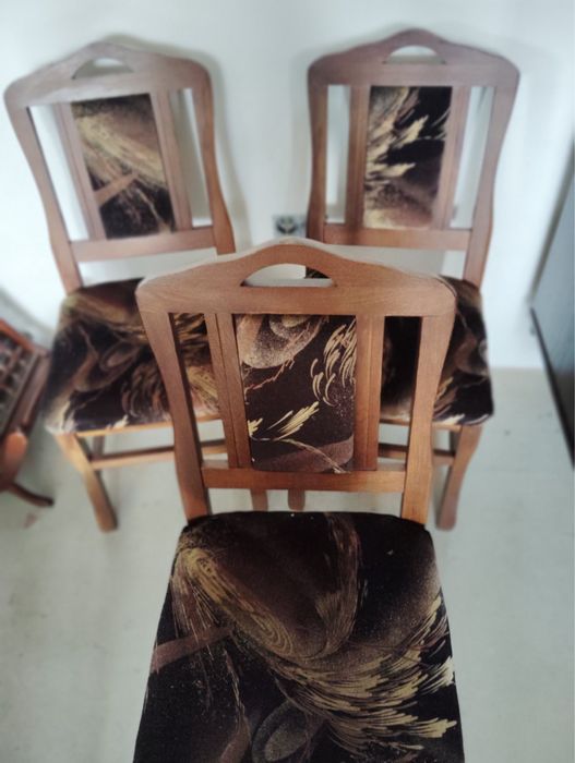 Три трапезни стола