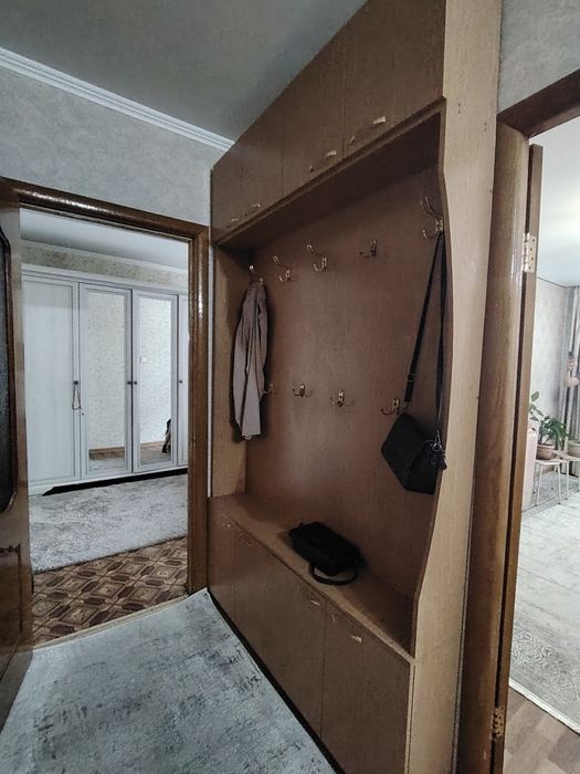 Продам прихожку и комод с зеркалом