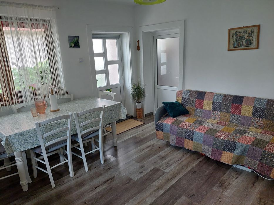 Vând casă cu curte la Almașul Sec