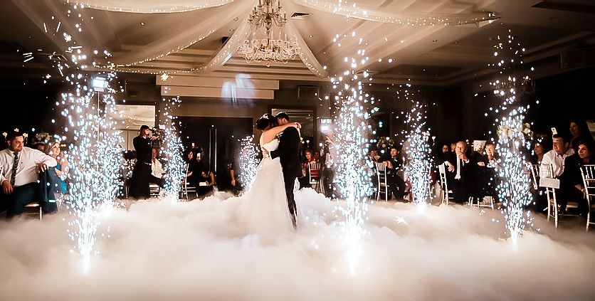 Gheata carbonica - artificii dansul mirilor (dj video foto nunta)