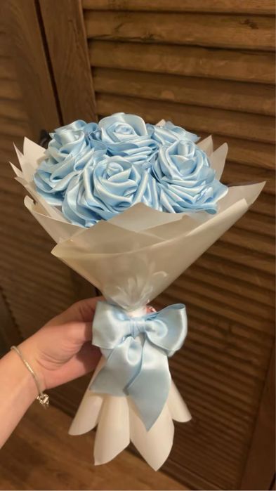 Букет от сатенени рози