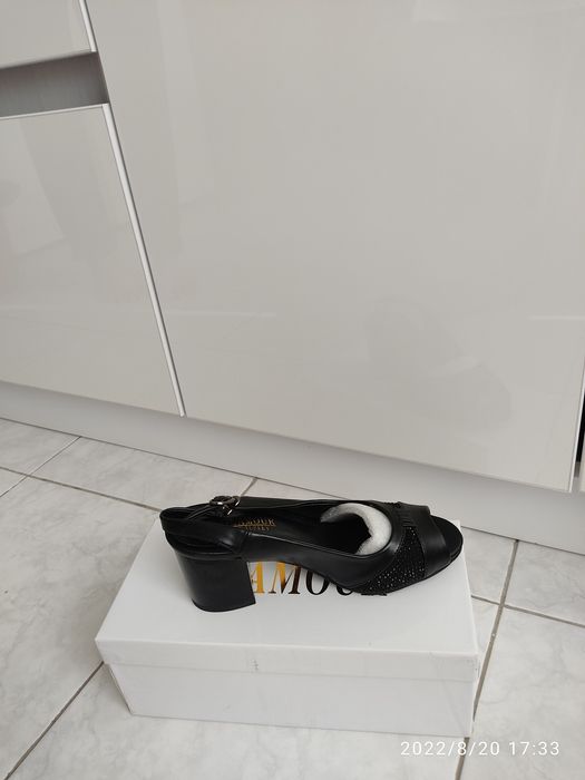 Продам женский туфли