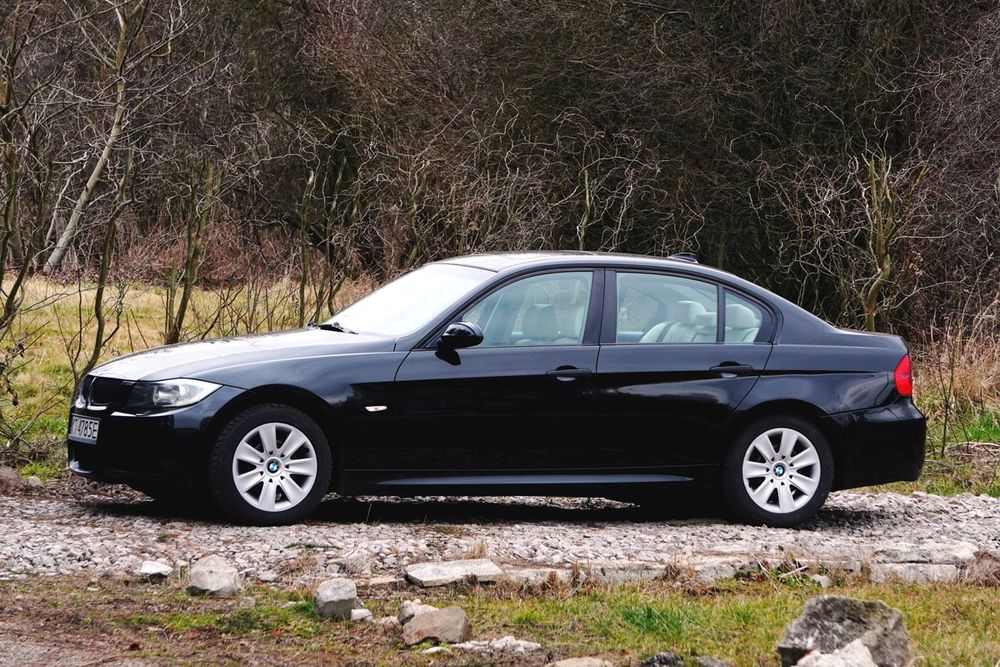 Vând urgent BMW e 90. Plec din tara