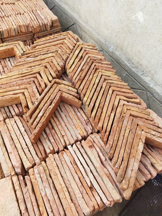 Cărămidă veche feliata aparenta