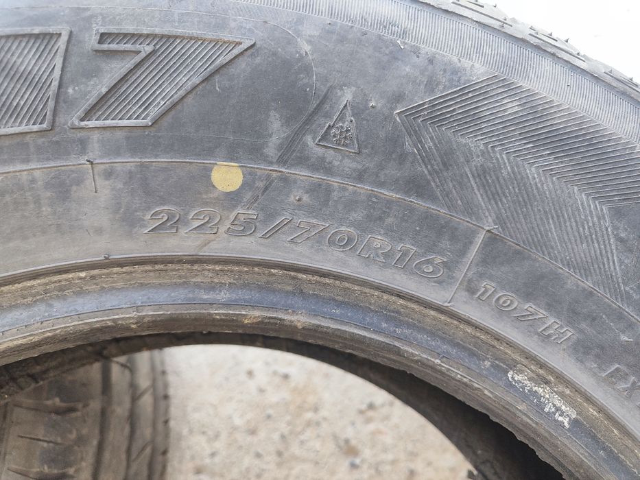 225/70/R16 пара зимние