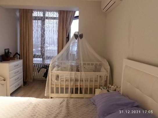 Кроватка детская, игрушки