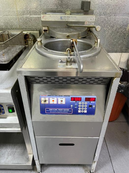 Б/У Фритюрница напольная под давлением BROASTER