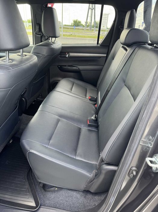 Toyota Hilux Invincible 2.8D 4x4 automat 2022 - impecabil, doar garaj, versiune Germania