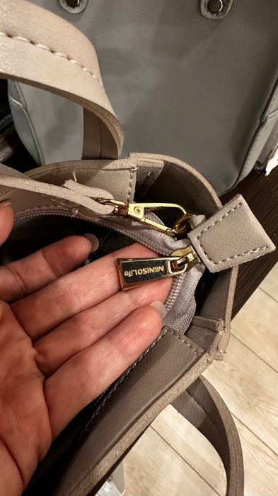 2 сумки бренда  Miniso