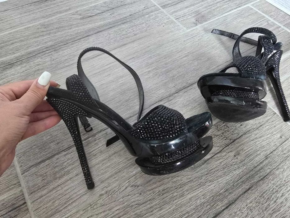 Продам босоножки