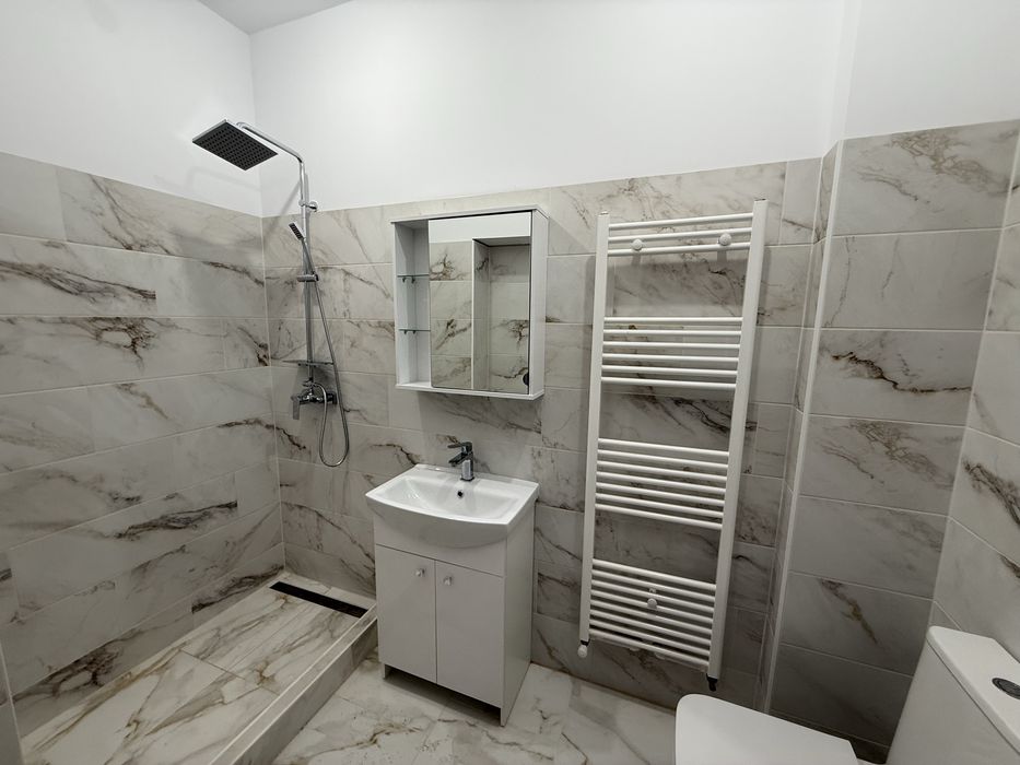 Spatiu central cu deschidere la strada Iuliu Maniu