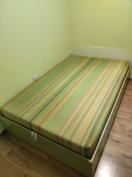 Легло с повдигащ механизъм