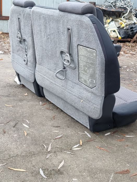 Сиденье задий ряд на Toyota