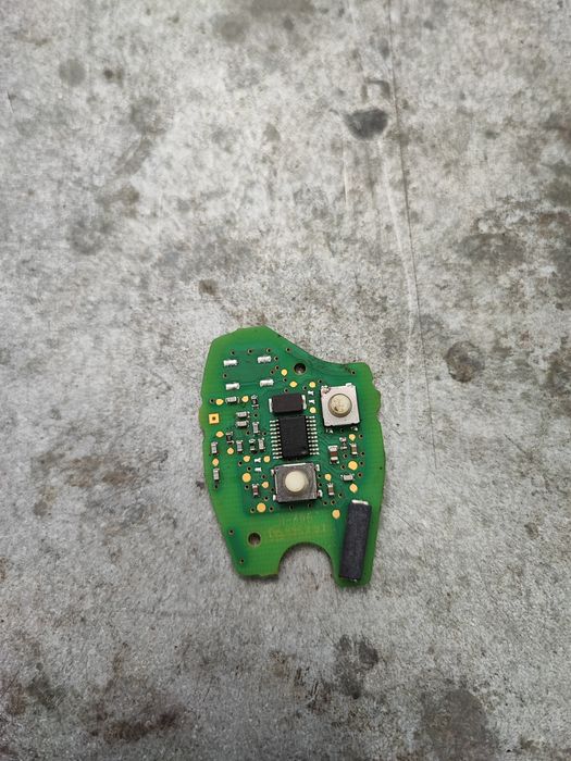 Продам брелок Логан 2 брелок с кнопками